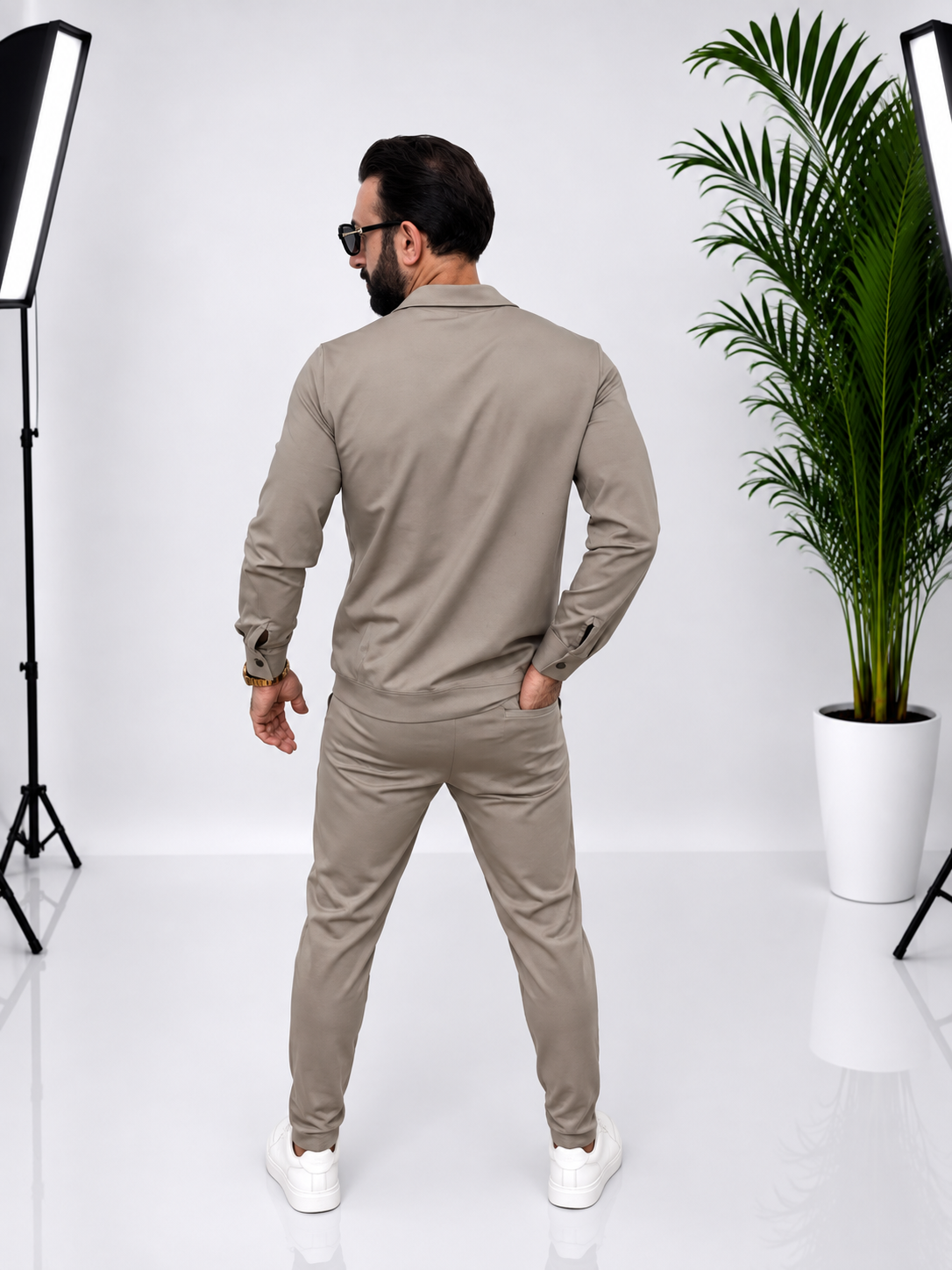 SET BĂRBĂTESC DE TRAINING CULOARE CREM ÎNCHIS – 95% BUMBAC, DESIGN MODERN ȘI CONFORTABIL