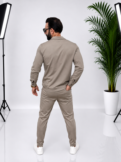 SET BĂRBĂTESC DE TRAINING CULOARE CREM ÎNCHIS – 95% BUMBAC, DESIGN MODERN ȘI CONFORTABIL