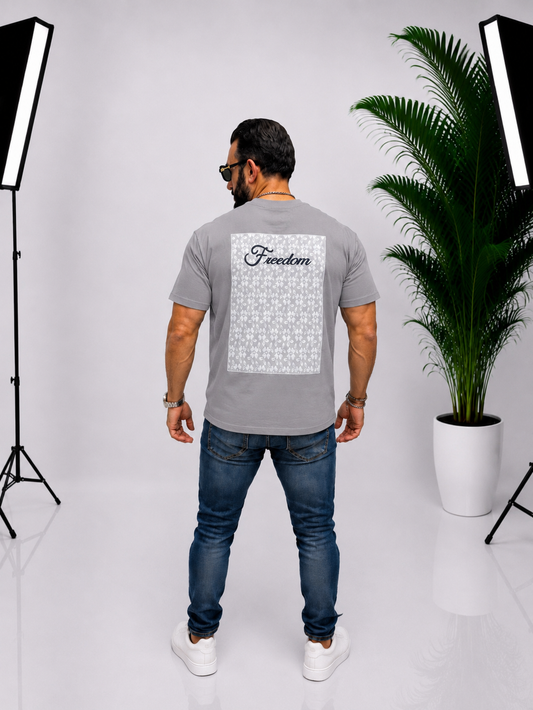 Tricou Premium Gri pentru Bărbați – Design Modern cu Detalii Statement