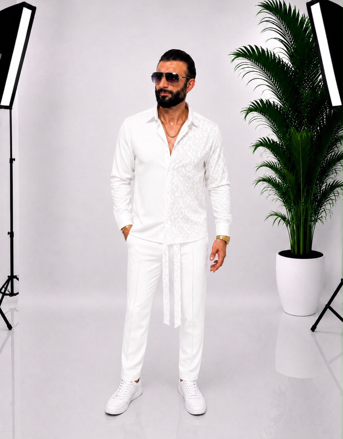 🤍 SET ELEGANT PENTRU BĂRBAȚI – ALB CU DETALII LEOPARD SATINAT