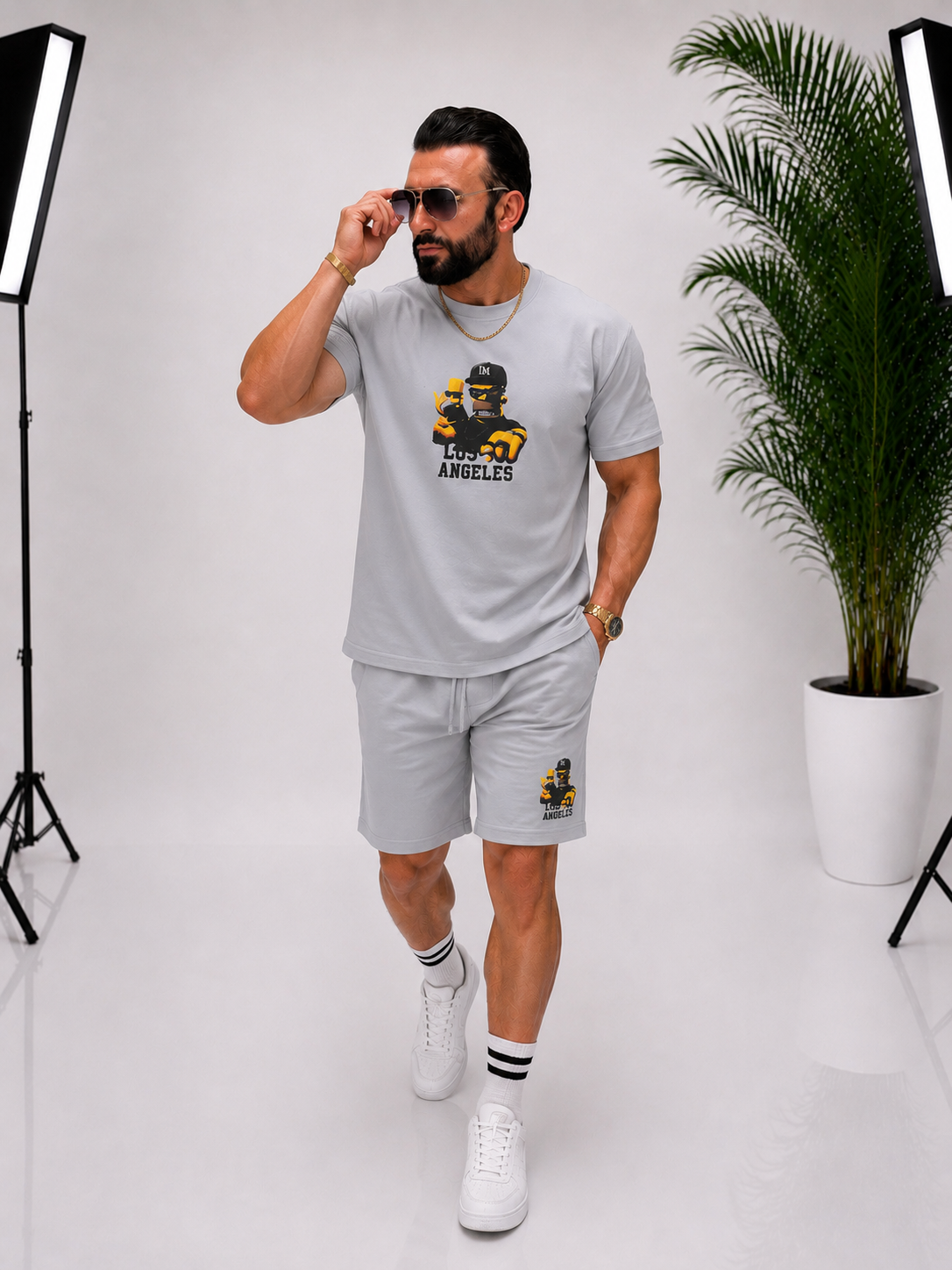 Set bărbătesc din 95% bumbac și 5% lycra, cu imprimeu Simpson în față și pe spate