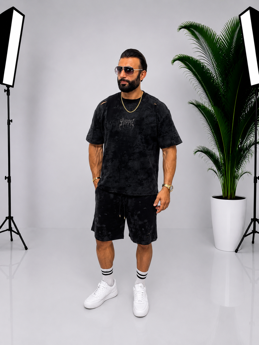 Set bărbătesc negru – Tricou și pantaloni scurți cu design modern