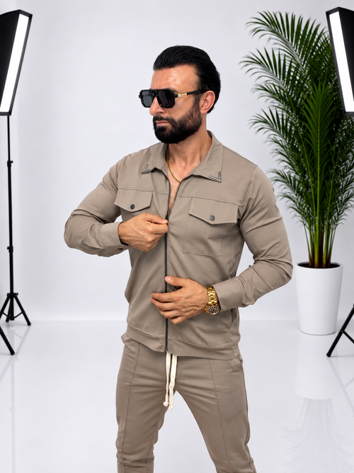 SET BĂRBĂTESC DE TRAINING CULOARE CREM ÎNCHIS – 95% BUMBAC, DESIGN MODERN ȘI CONFORTABIL