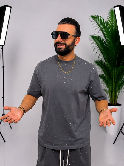 Set bărbătesc gri cu efect stropit – Tricou și pantaloni scurți casual de vară