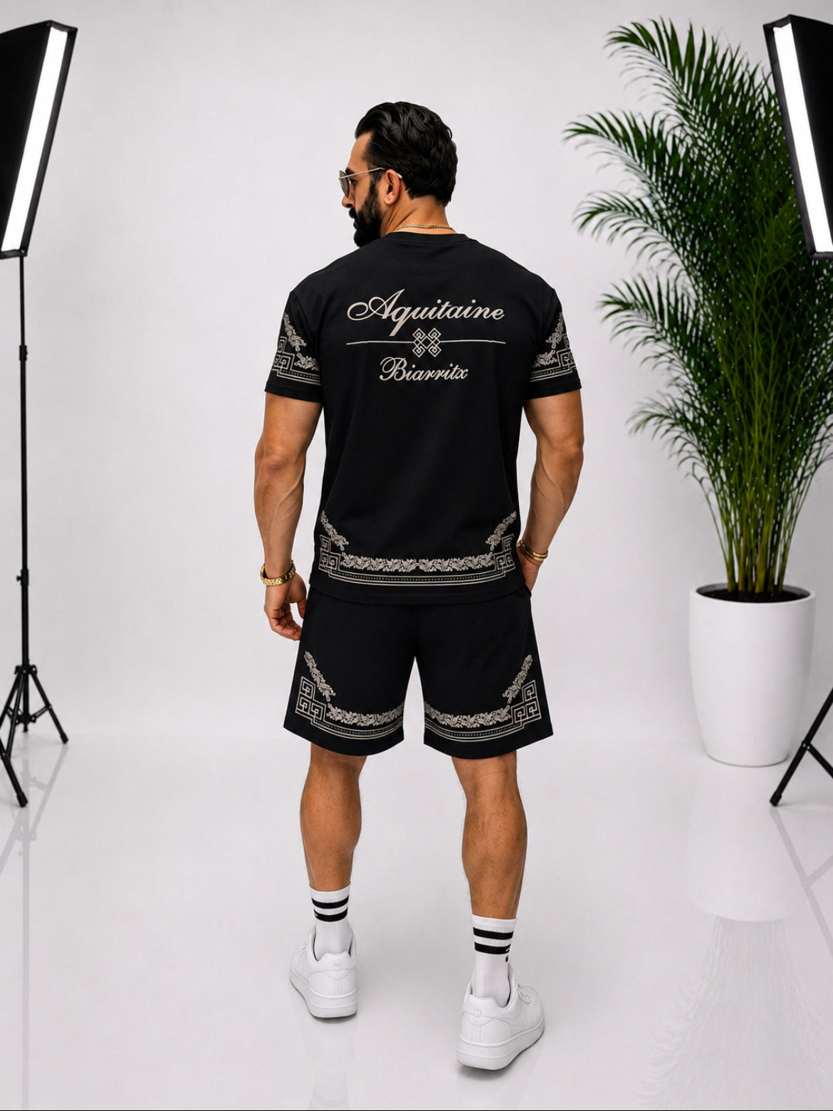 Set bărbătesc din 95% bumbac și 5% lycra, cu imprimeu în față și pe spate