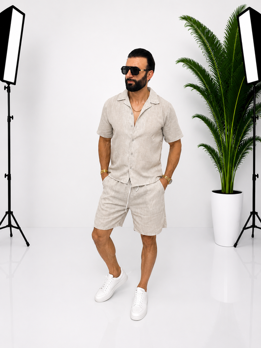 Set Bărbați din In Gri Deschis – Cămașă cu Mânecă Scurtă și Pantaloni Scurți