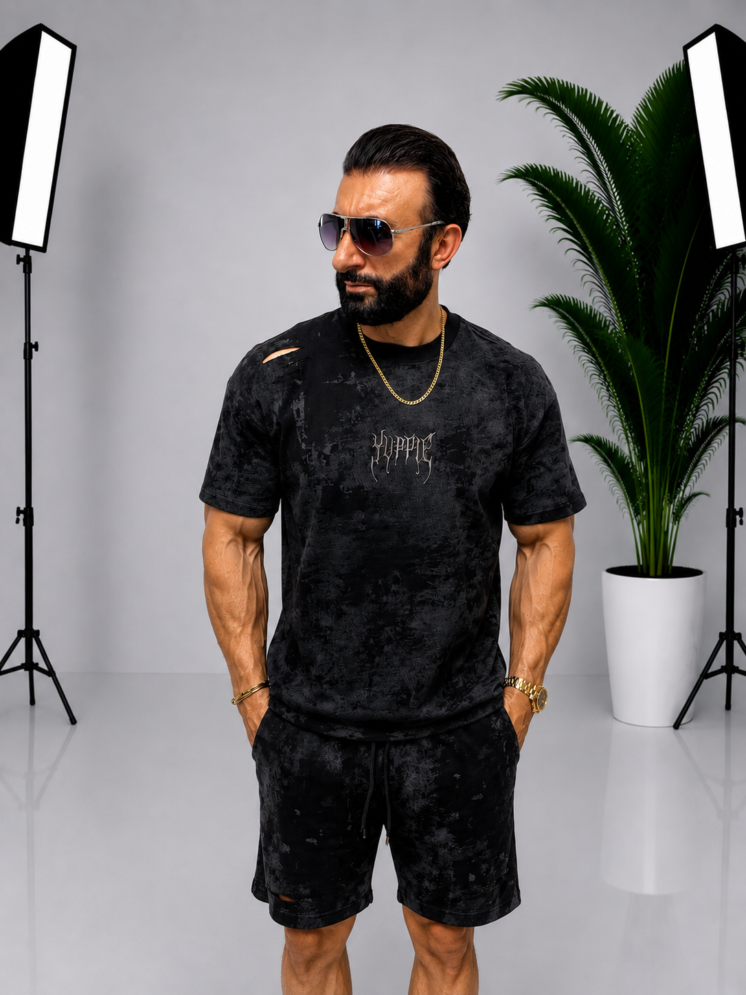 Set bărbătesc negru – Tricou și pantaloni scurți cu design modern