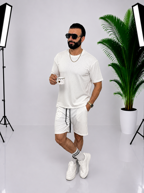 Set bărbătesc alb cu pietre decorative – Tricou și pantaloni scurți cu design elegant