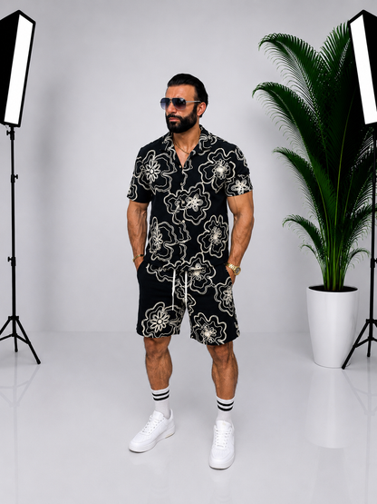 Set Bărbați din In Negru cu Model Floral – Cămașă cu Mânecă Scurtă și Pantaloni Scurți