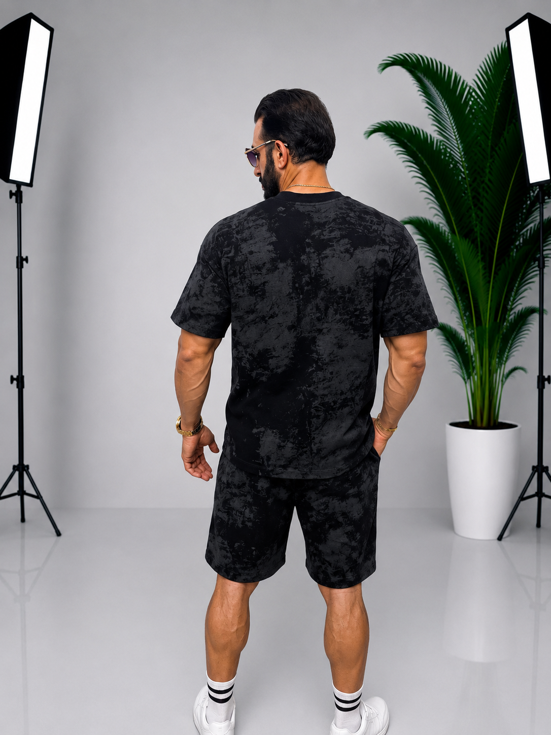 Set bărbătesc negru – Tricou și pantaloni scurți cu design modern