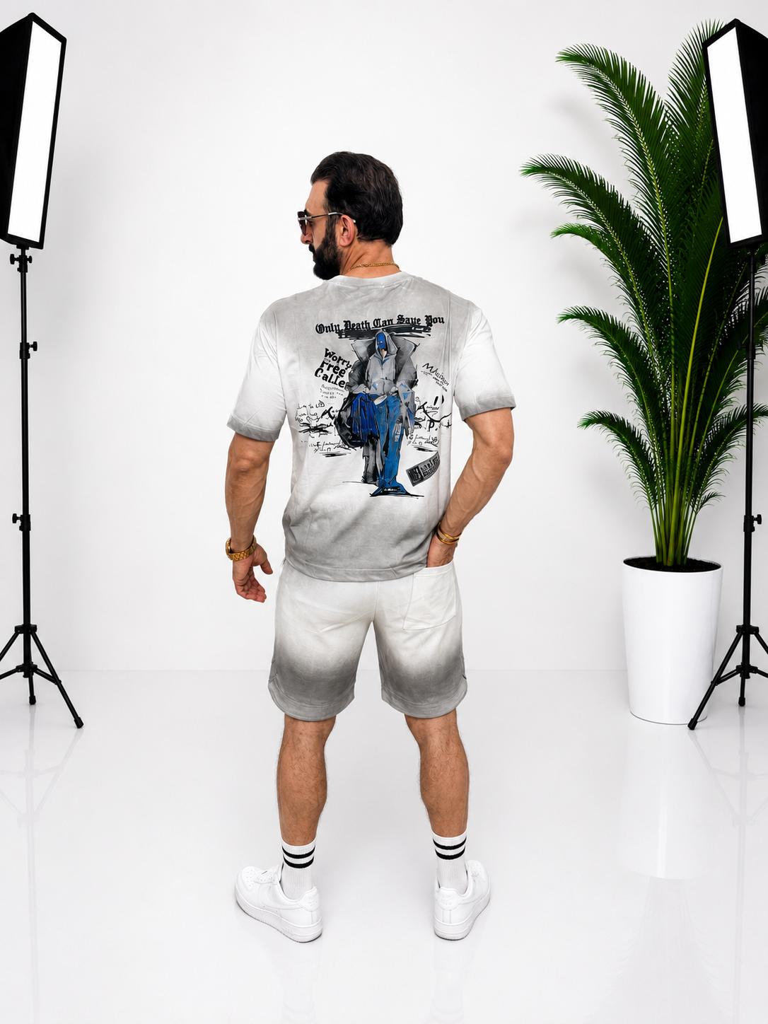 Set bărbătesc gri cu efect degrade și imprimeu grafic – Tricou și pantaloni scurți casual