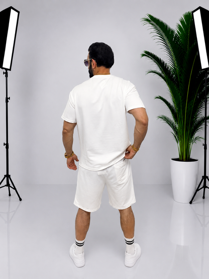 Set bărbătesc alb cu pietre decorative – Tricou și pantaloni scurți cu design elegant