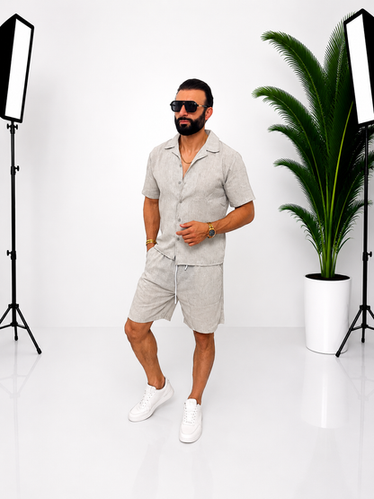 Set Bărbați din In Gri Deschis – Cămașă cu Mânecă Scurtă și Pantaloni Scurți