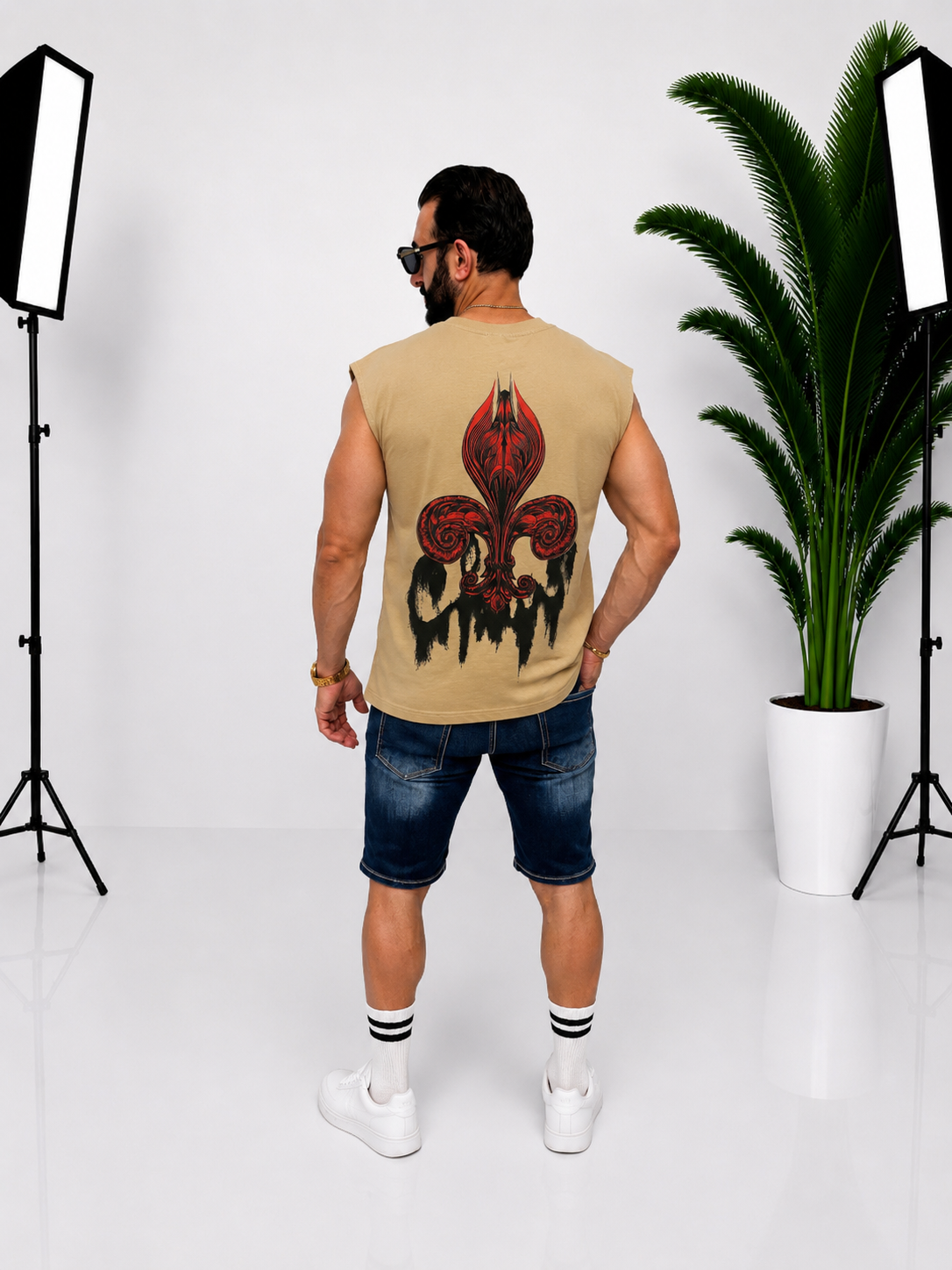 Maieu bărbătesc oversize fără mâneci bej cu imprimeu grafic pe spate – Stil casual și streetwear