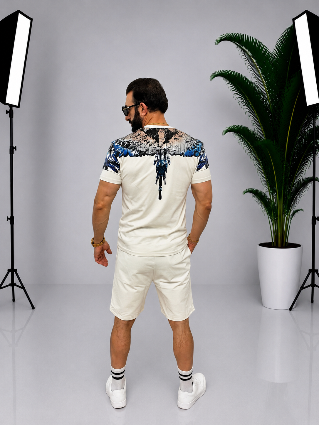 Set bărbătesc Bej descjis – Tricou și pantaloni scurți cu imprimeu grafic față-spate